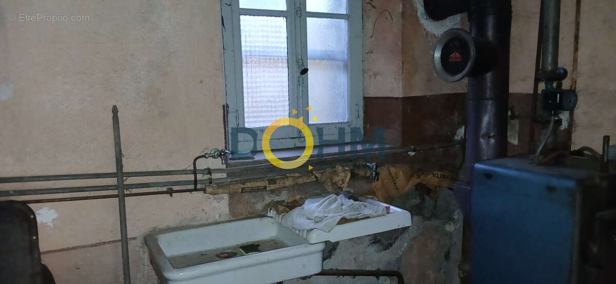 A vendre ambert maison de ville avec grand garage et jardinet - photo 5