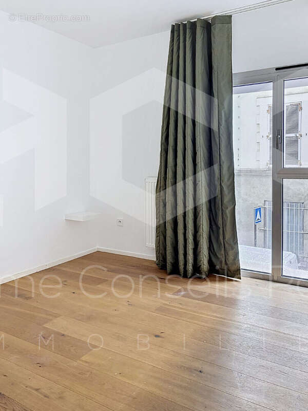 Appartement à PARIS-14E