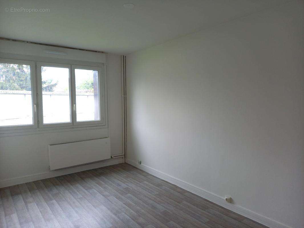 Appartement à COUBERT