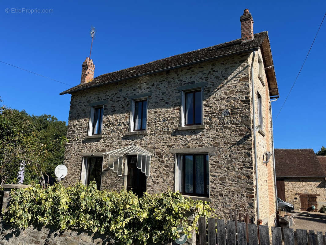 Maison à COUSSAC-BONNEVAL
