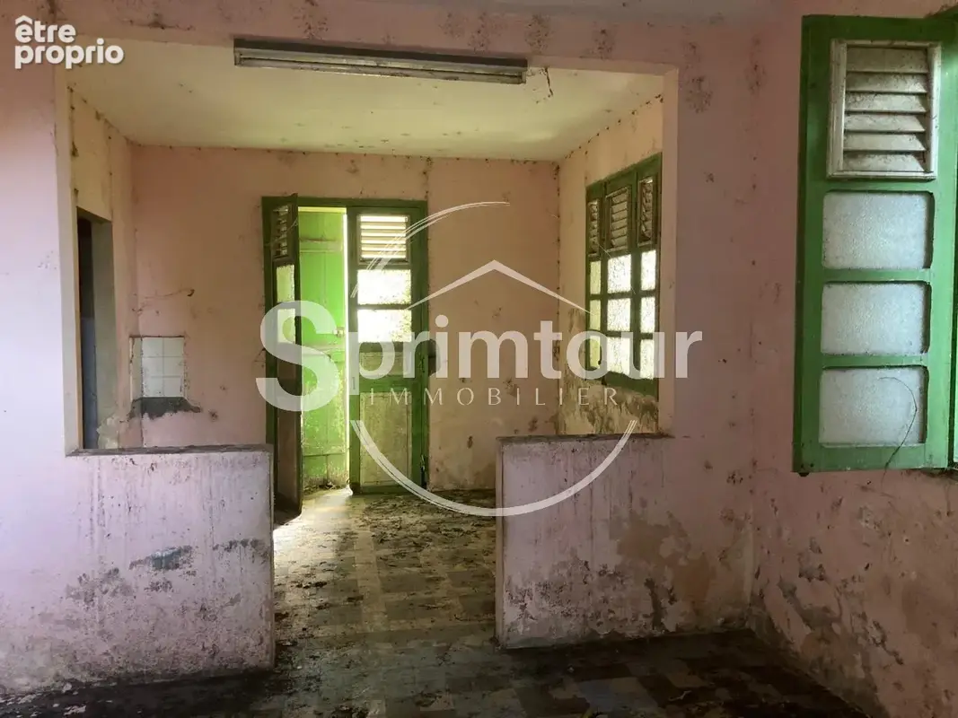 À vendre   Terrain constructible de 2999 m2 à Basse-Terre - photo 15