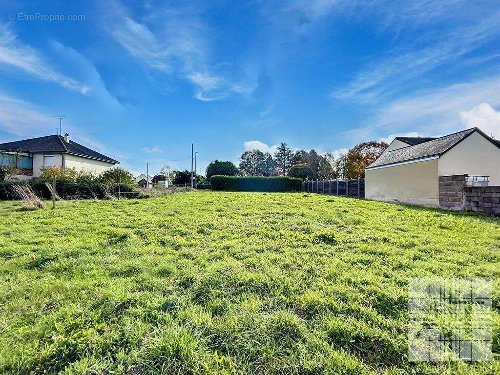 Terrain à CHAILLAND