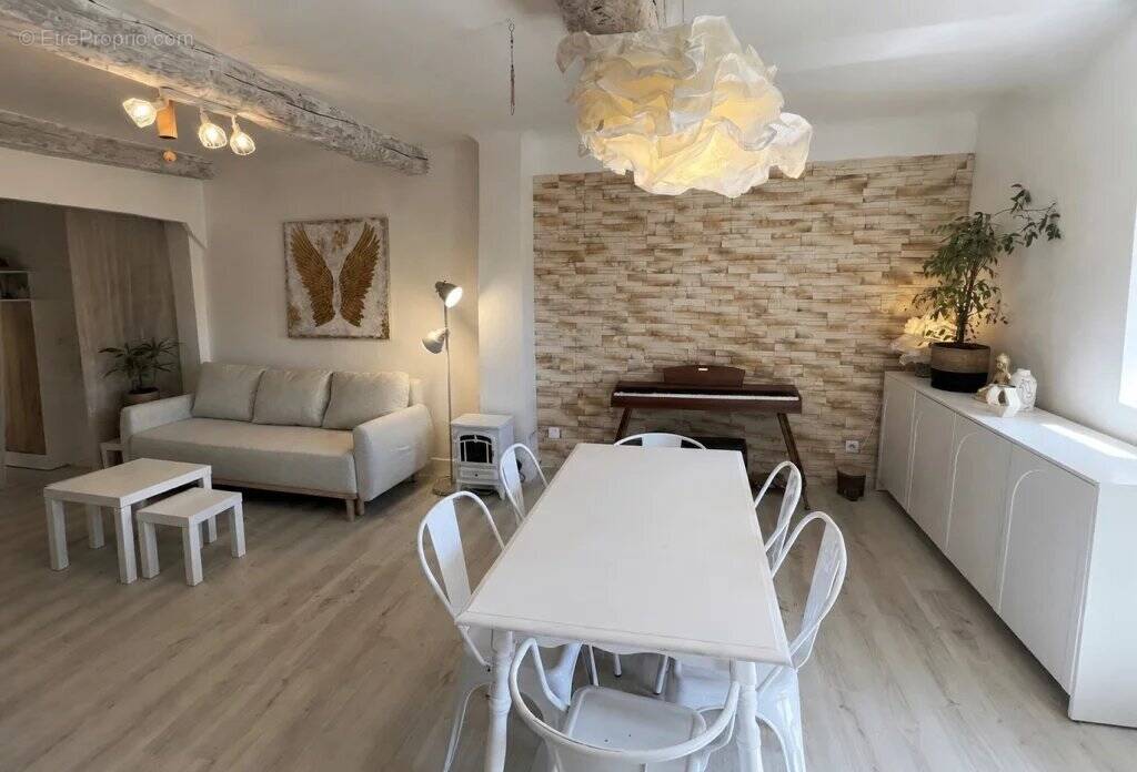 Appartement à CARCES