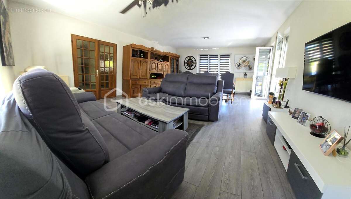  Un cadre de vie idéal : maison de plain-pied avec vaste séjour et  grande terrasse sous pergola à Levoncourt - photo 6