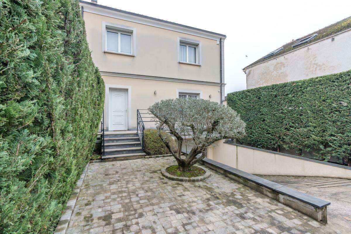 Maison à SAINT-MAUR-DES-FOSSES