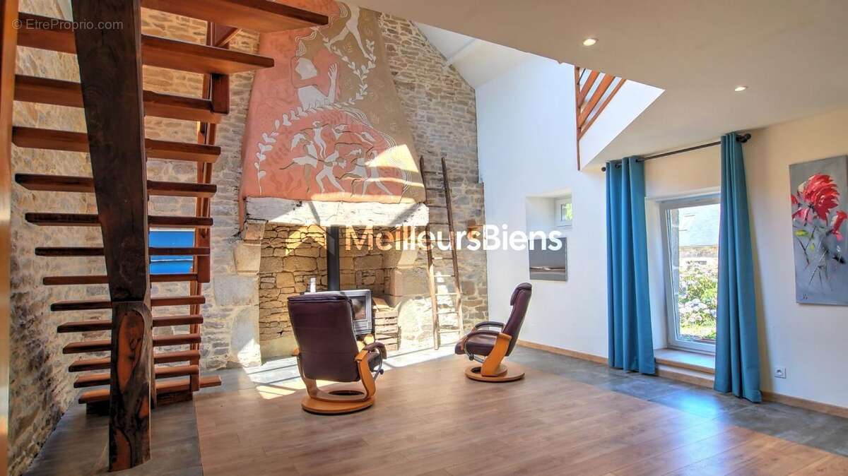 Longère à Arzano 287 m², deux maisons, 7 chambres, grand terrain - photo 8