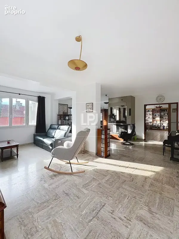 Rare maison familiale individuelle – T7 de 197 m² sur une parcelle de 631 m² avec piscine et garages, dans un cadre résidentiel  - photo 3