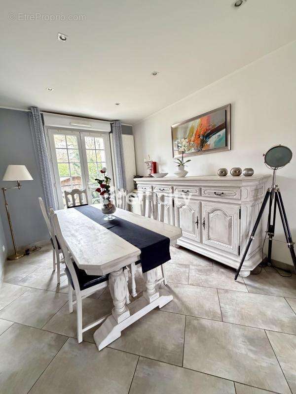 Maison à CHENNEVIERES-SUR-MARNE
