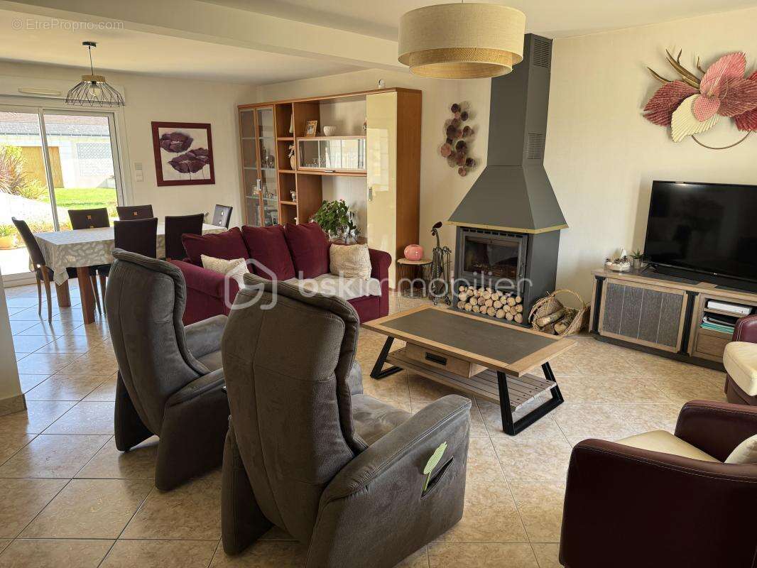 Maison à SAINT-ANTOINE-DU-ROCHER