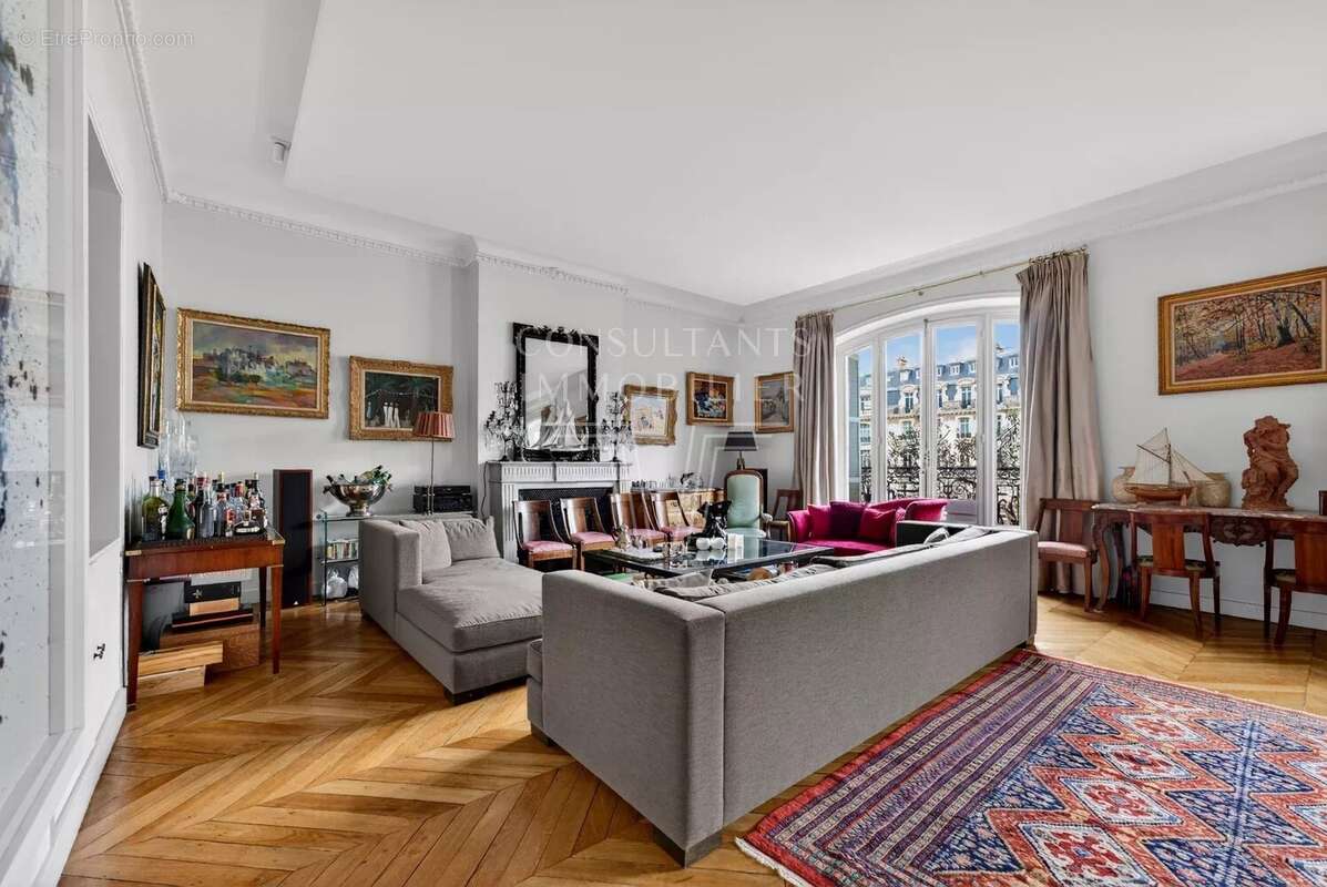 Appartement à PARIS-16E