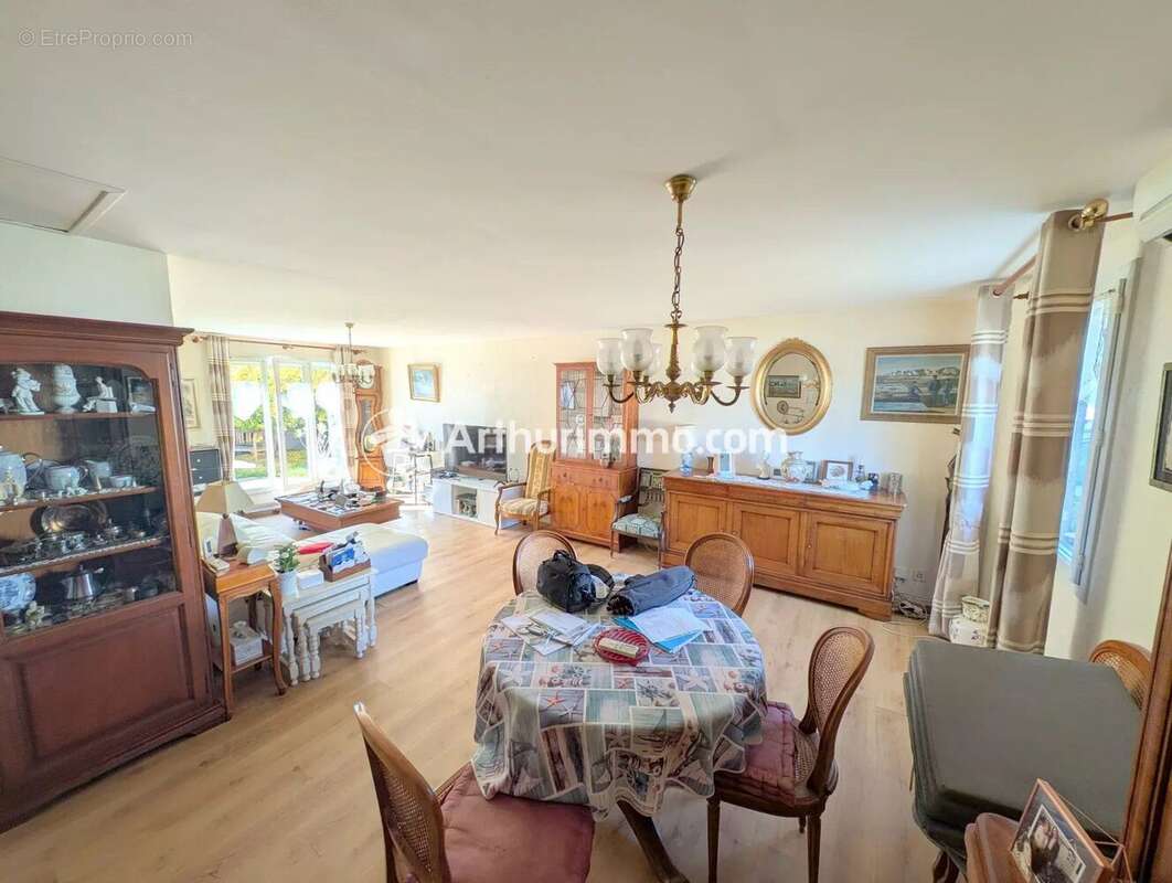 Maison à SAVIGNY-LE-TEMPLE