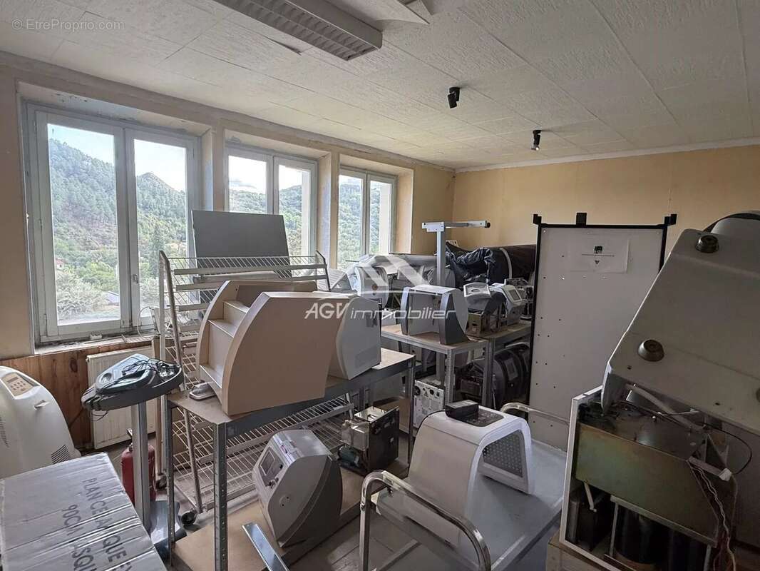 Commerce à SAINT-MARTIN-DE-VALGALGUES