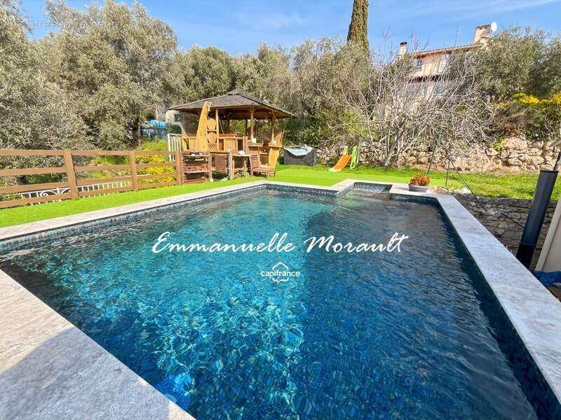 Maison à BAGNOLS-EN-FORET