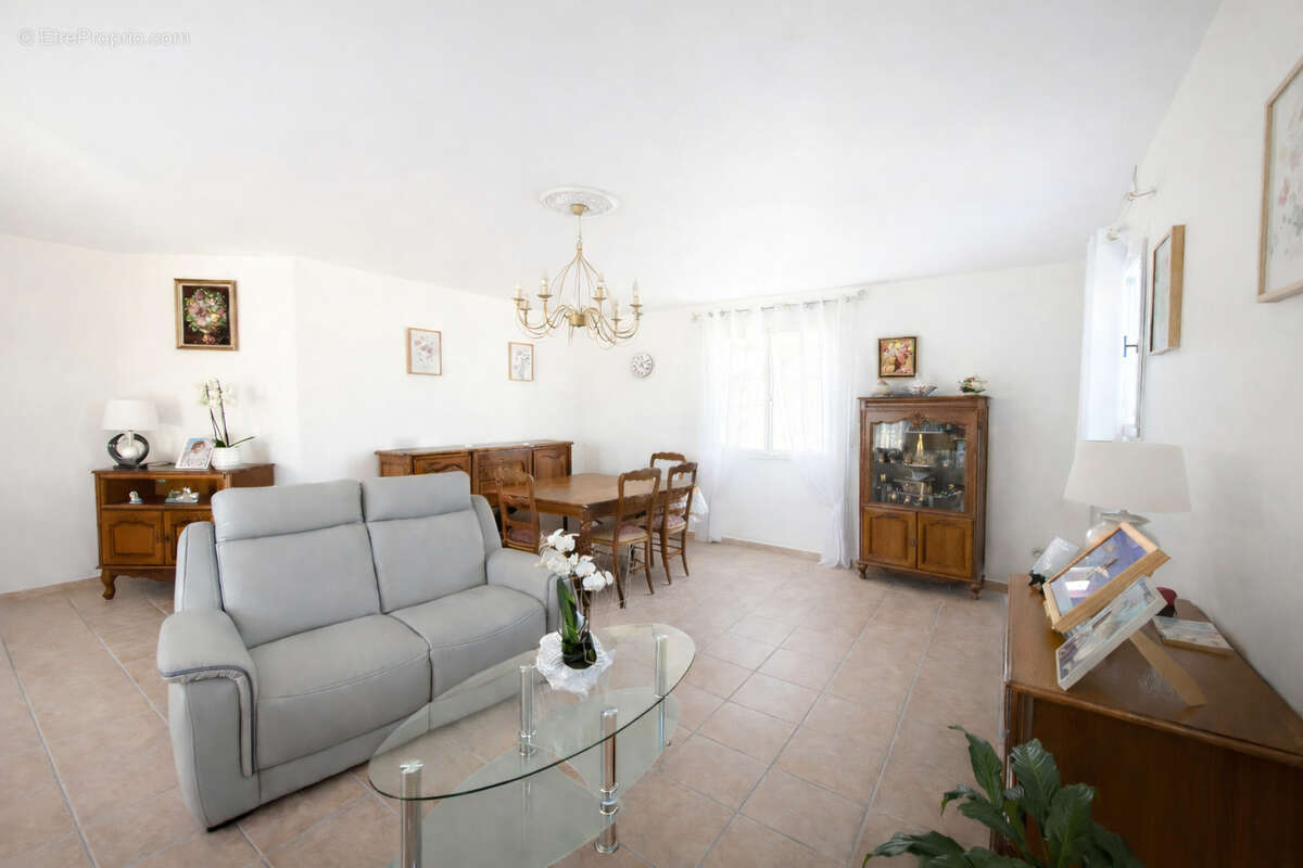 Maison à SAINT-LAURENT-DE-LA-SALANQUE