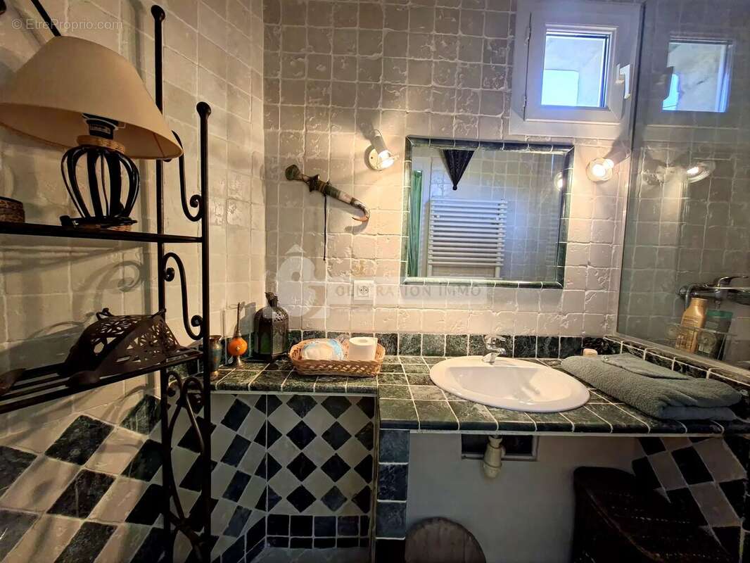 Maison à FONTVIEILLE