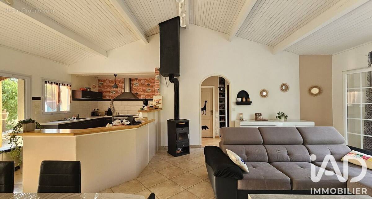 Photo 1 - Maison à CHAMPNIERS