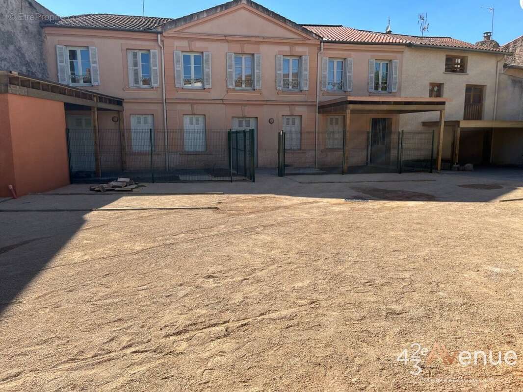 Appartement à SAINT-JUST-SAINT-RAMBERT