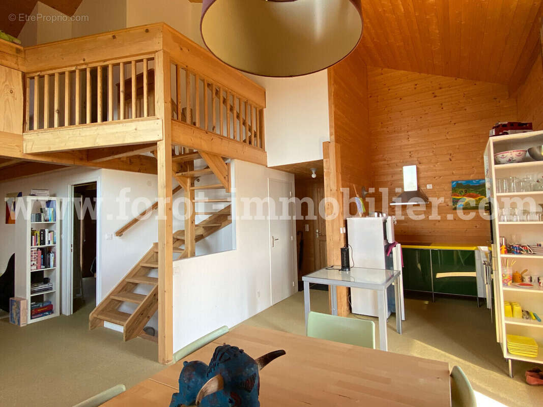 Maison à SAINT-SAUVEUR-DE-MONTAGUT