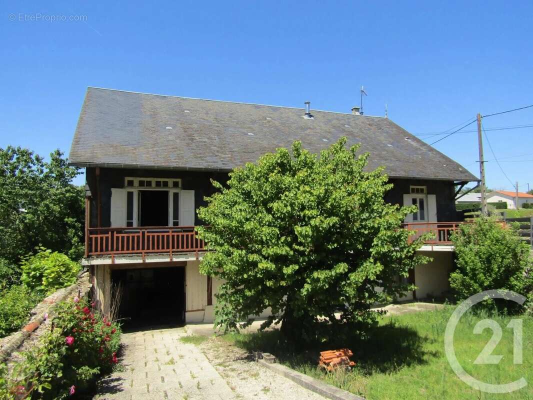 Maison à CHEF-BOUTONNE