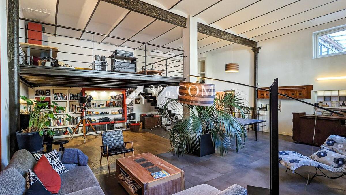 Appartement à MARSEILLE-1E