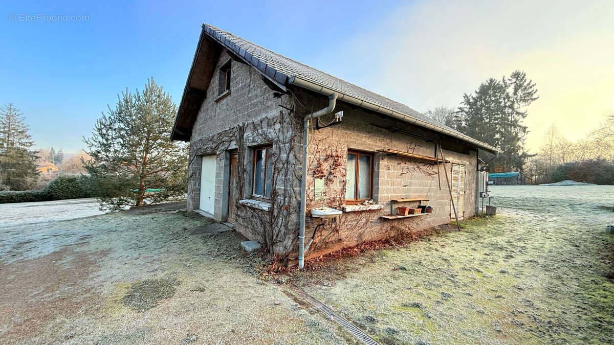 Maison à MENIL-SUR-BELVITTE
