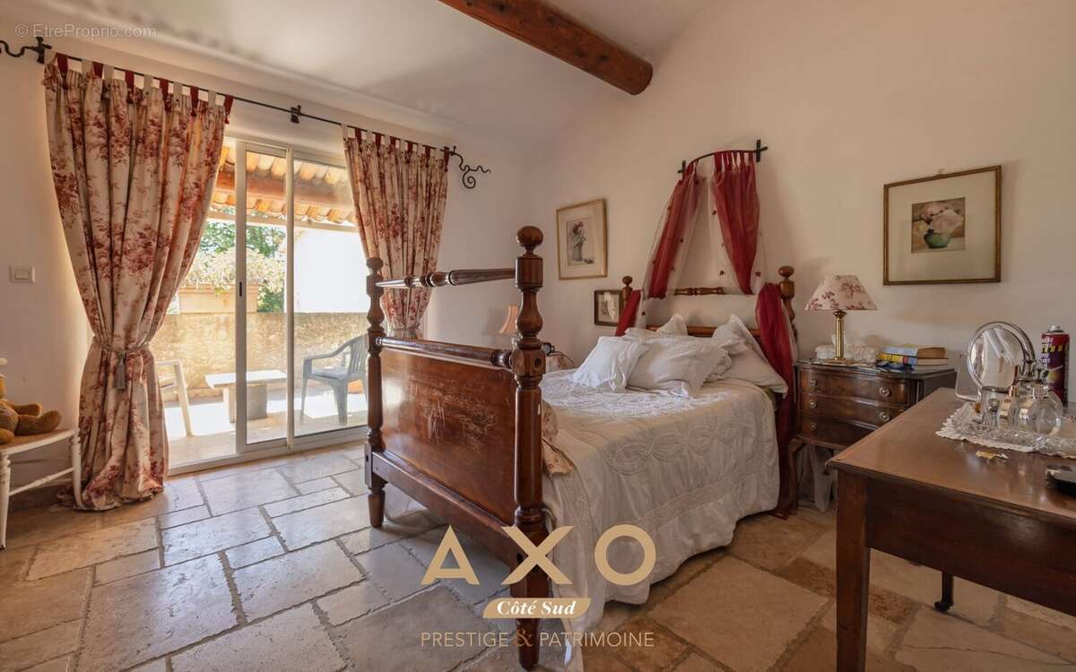 Allemagne-en-provence - bastide - 696 m² - 5 habitations - piscine 15x7 - terrain 1 ha - 995 000  - photo 13