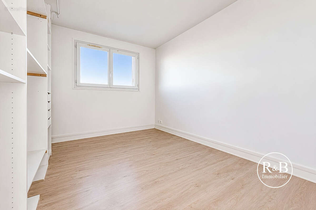 Appartement à LES CLAYES-SOUS-BOIS