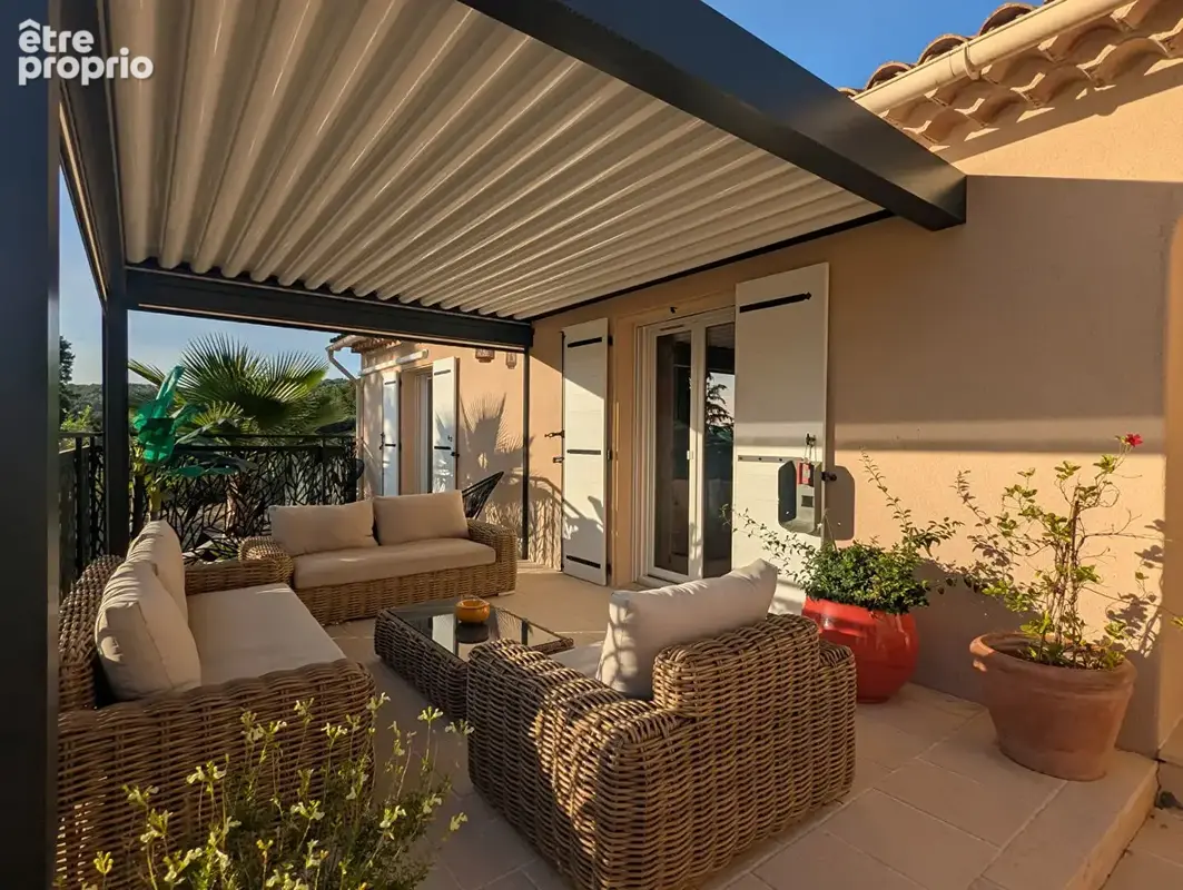 VILLECROZE, maison de plain-pied 130 m², 3 chambres, piscine, garage, terrain de 3 300 m² - photo 6