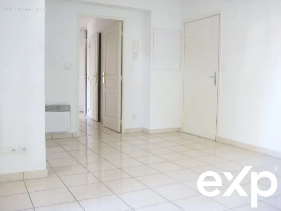 Appartement à SOLLIES-PONT