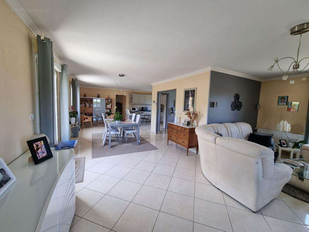 Maison à LES BORDES