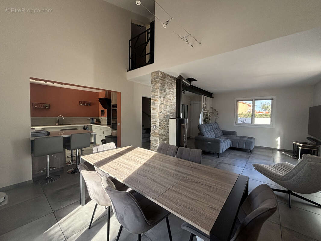 Maison à SAINT-LAURENT-DE-LA-SALANQUE