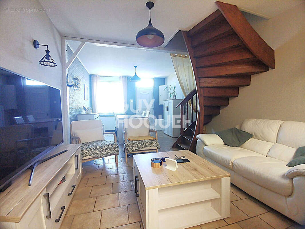 Maison à LA CHAPELLE-D'ARMENTIERES