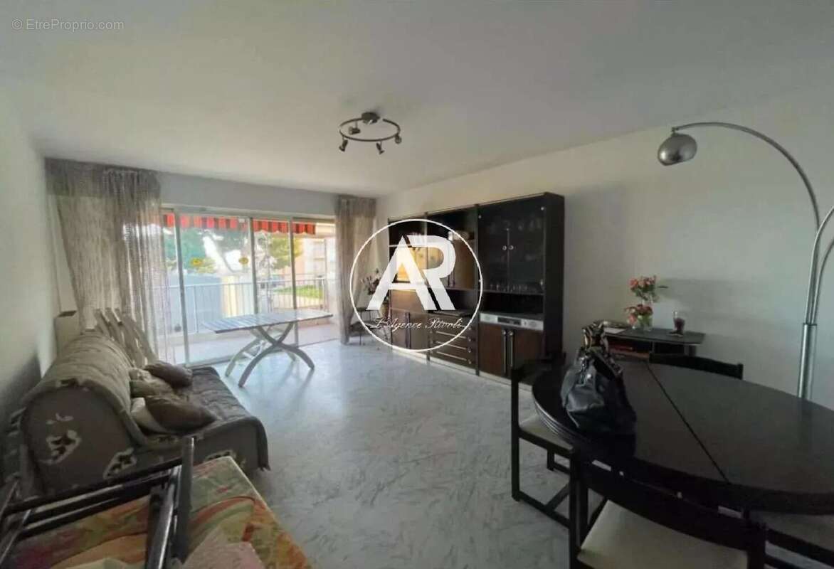 Appartement à SAINT-LAURENT-DU-VAR