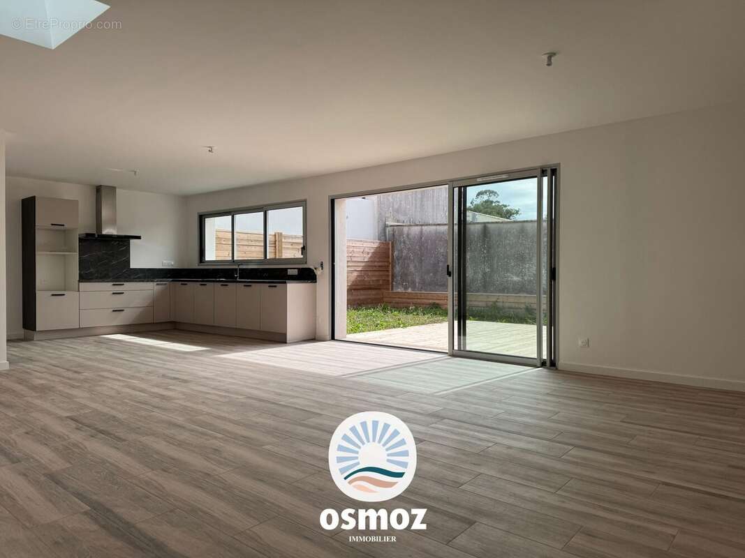 Maison à SAINTE-SOULLE