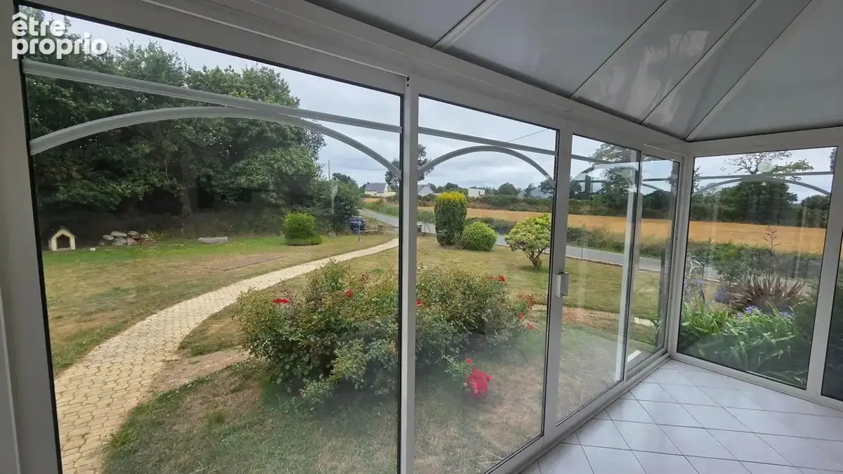 Tonquédec Néo Bretonne sur sous sol total avec dépendance de 70m². - photo 5