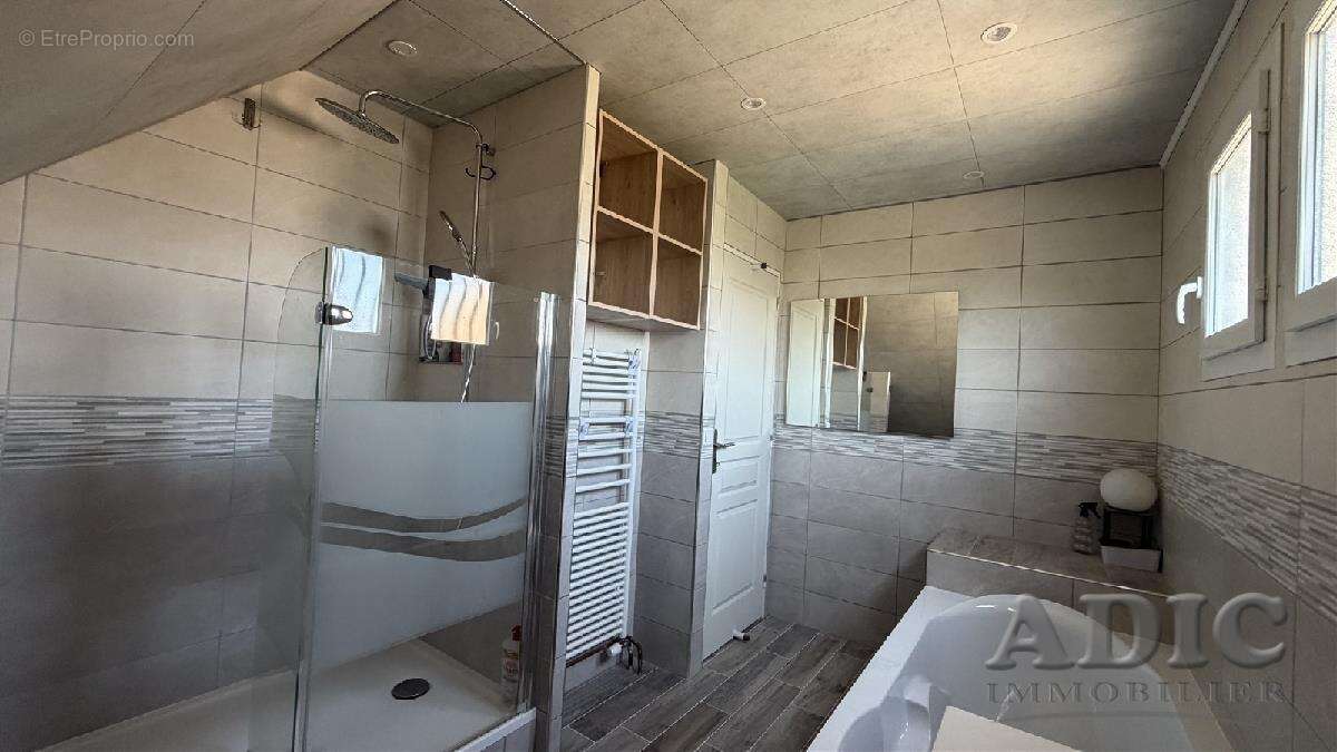 Maison 128 m² à Saint-Mard  - photo 6