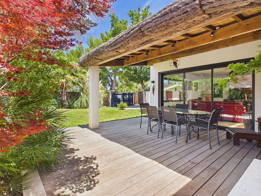 Villa 400 m2  sur 3411m² avec piscine, jacuzzi et dépendances - photo 8