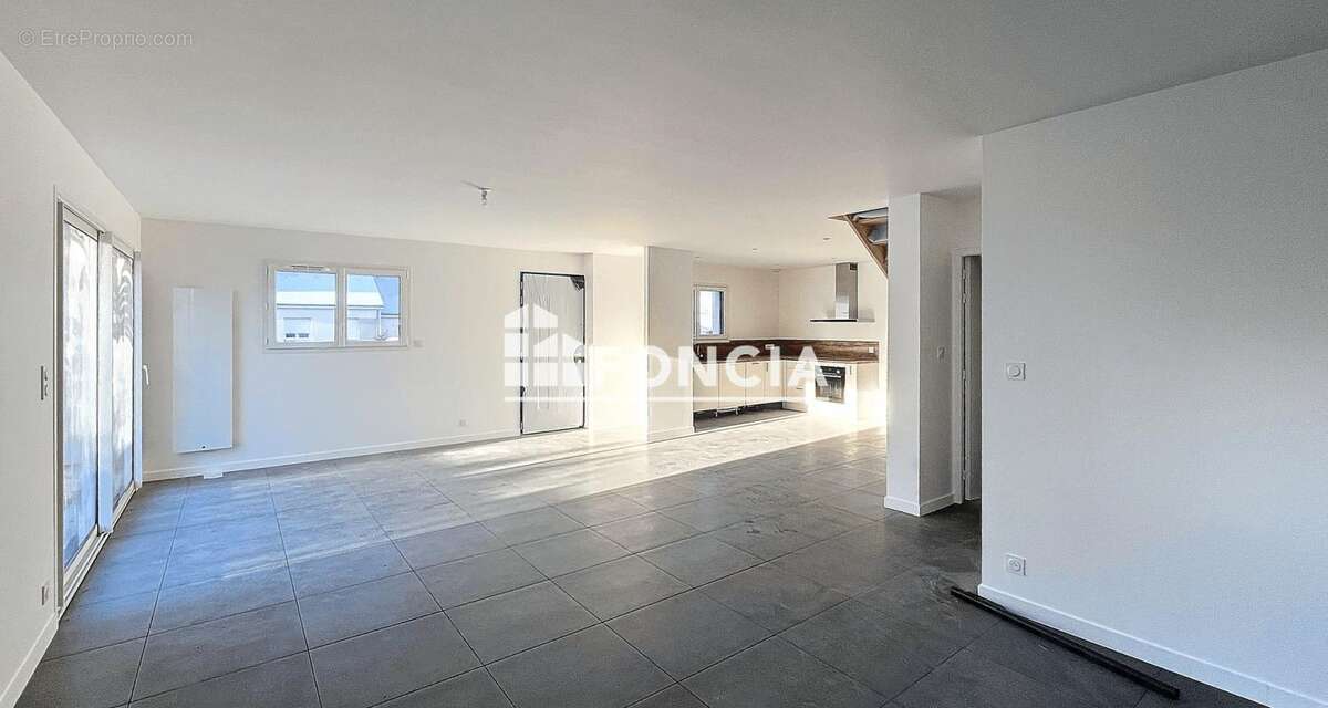 Maison à FONTAINE-ETOUPEFOUR