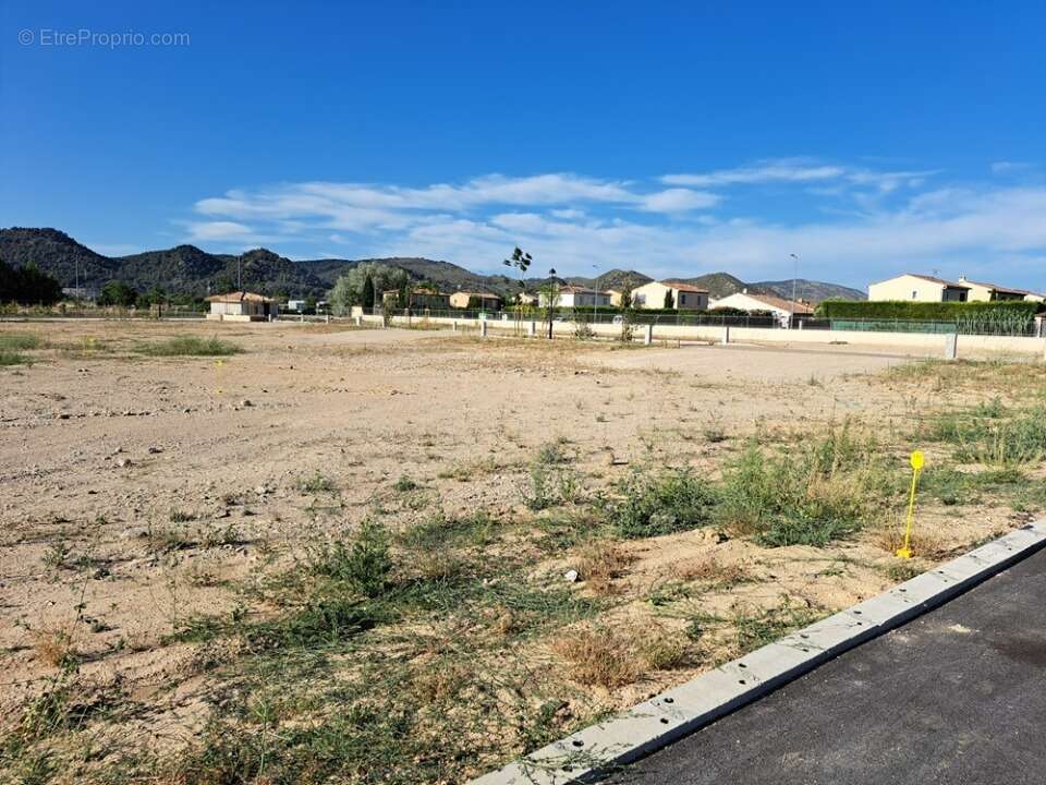 Terrain à PEYROLLES-EN-PROVENCE