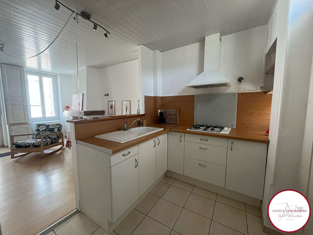 Maison de ville 48 m² avec dépendance - SAINT AMAND MONTROND - photo 5
