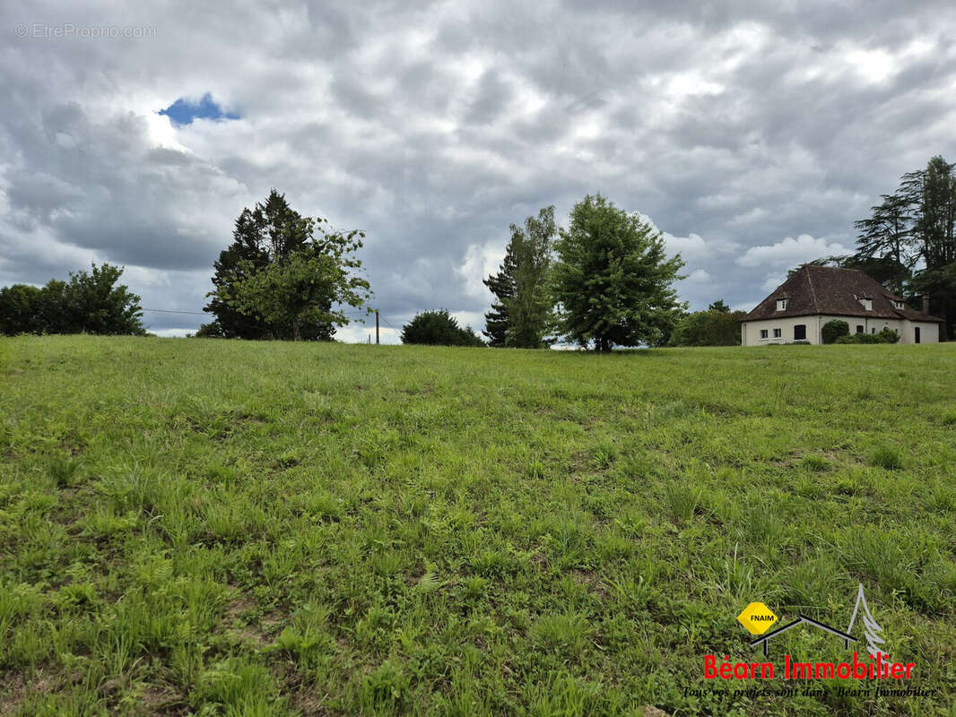Terrain à SALIES-DE-BEARN