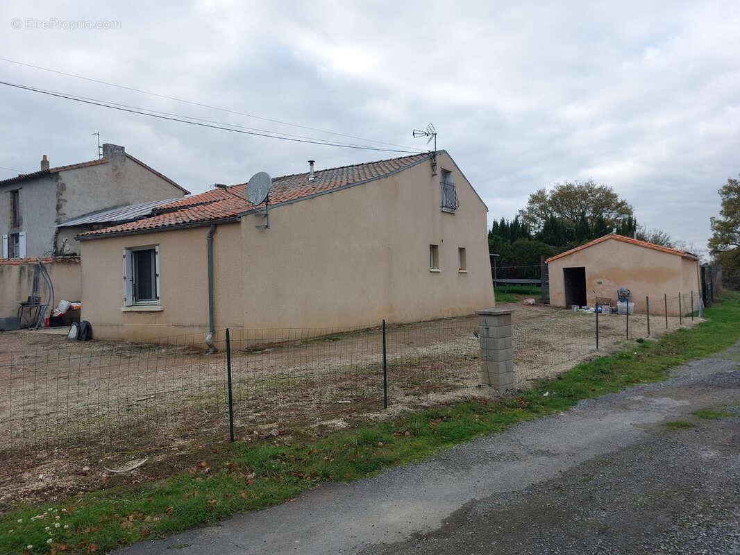 Maison à FAYE-L&#039;ABBESSE