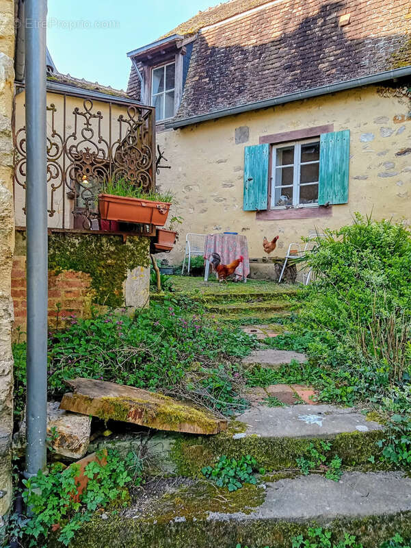 Maison à SURY-EN-VAUX