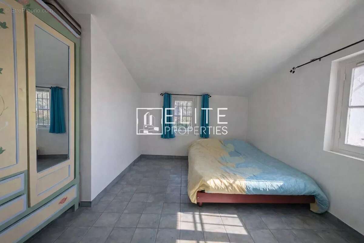 Grasse : Maison de Maître avec Potentiel Constructible Majeur ! - photo 32