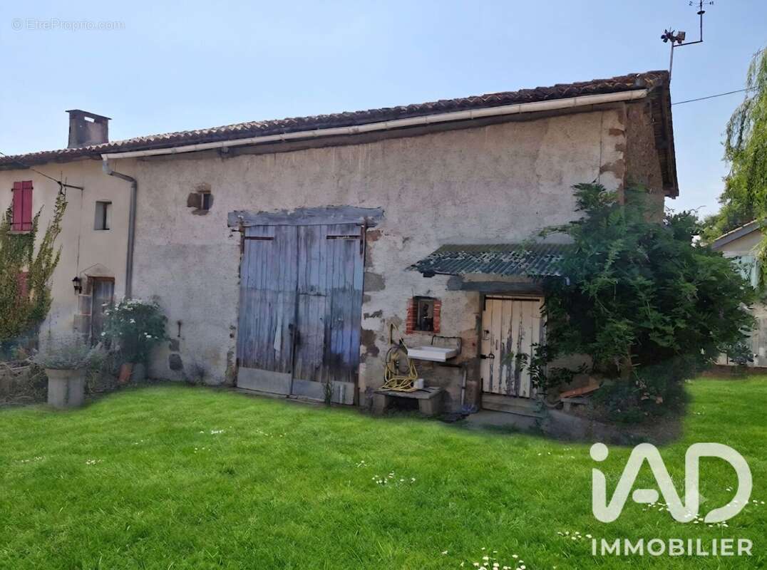 Maison 173 m² à Exideuil  - photo 3