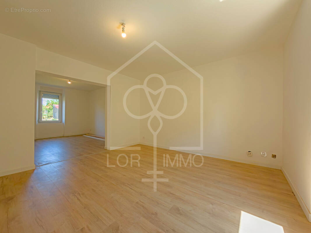 Appartement à MONTOIS-LA-MONTAGNE