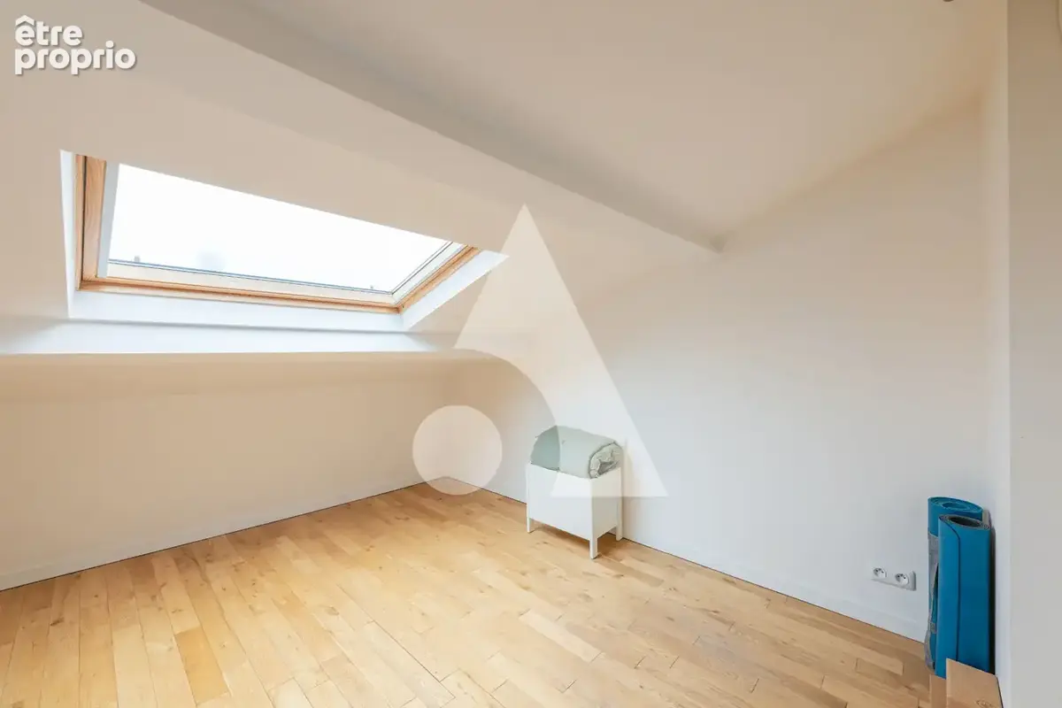 Rare & atypique : appartement 5 pièces, dernier étage au coeur de Clichy - photo 12