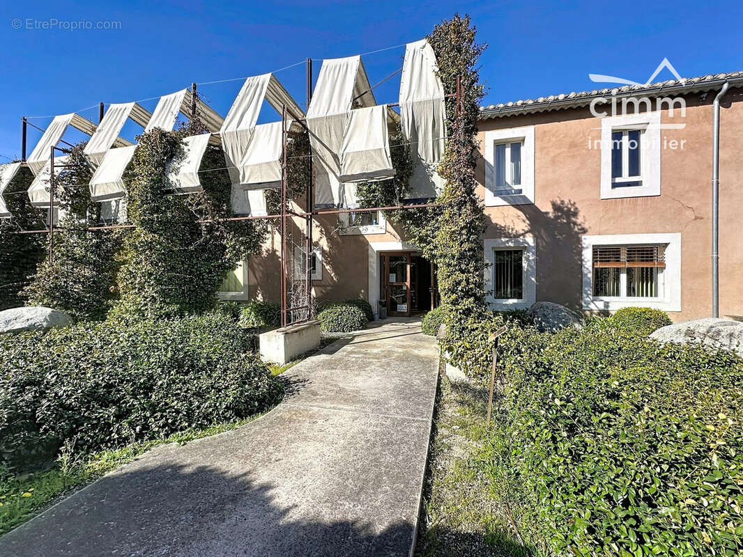 1900 m² à Caumont-Sur-Durance  - photo 8