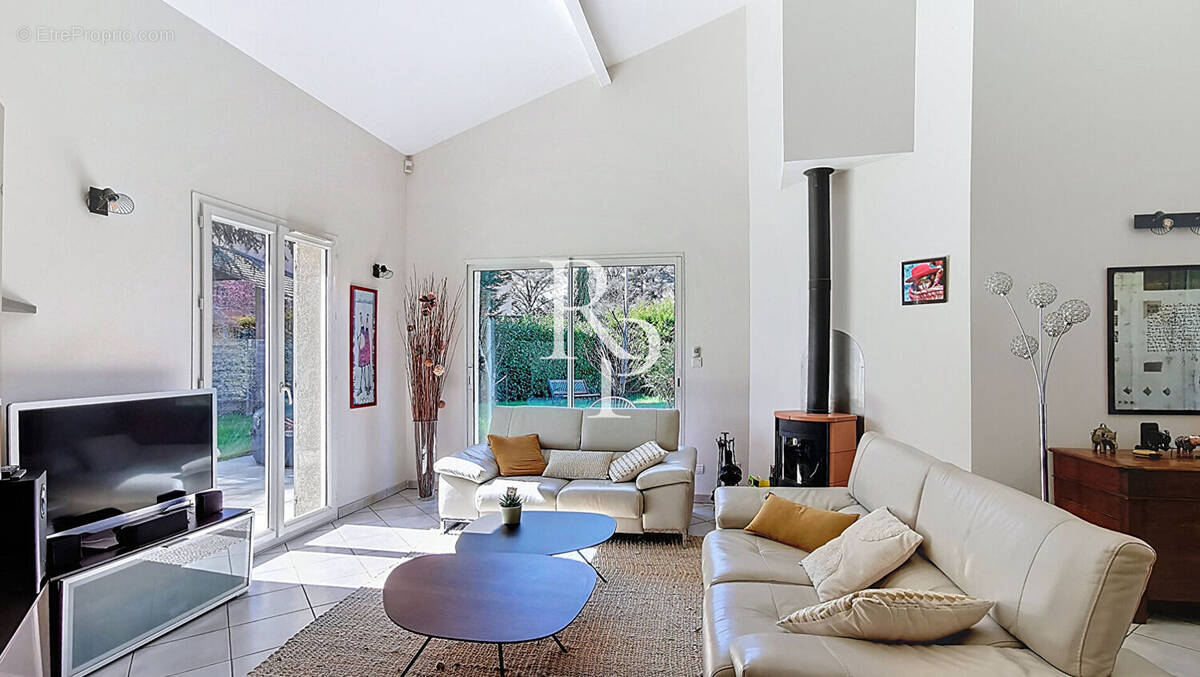 Maison à GREZIEU-LA-VARENNE