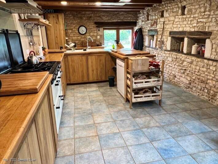 Maison à CELLEFROUIN